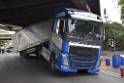 LKW blieb unter Bruecke haengen Koeln Ehrenfeld Innere Kanalstr Hornstr P047